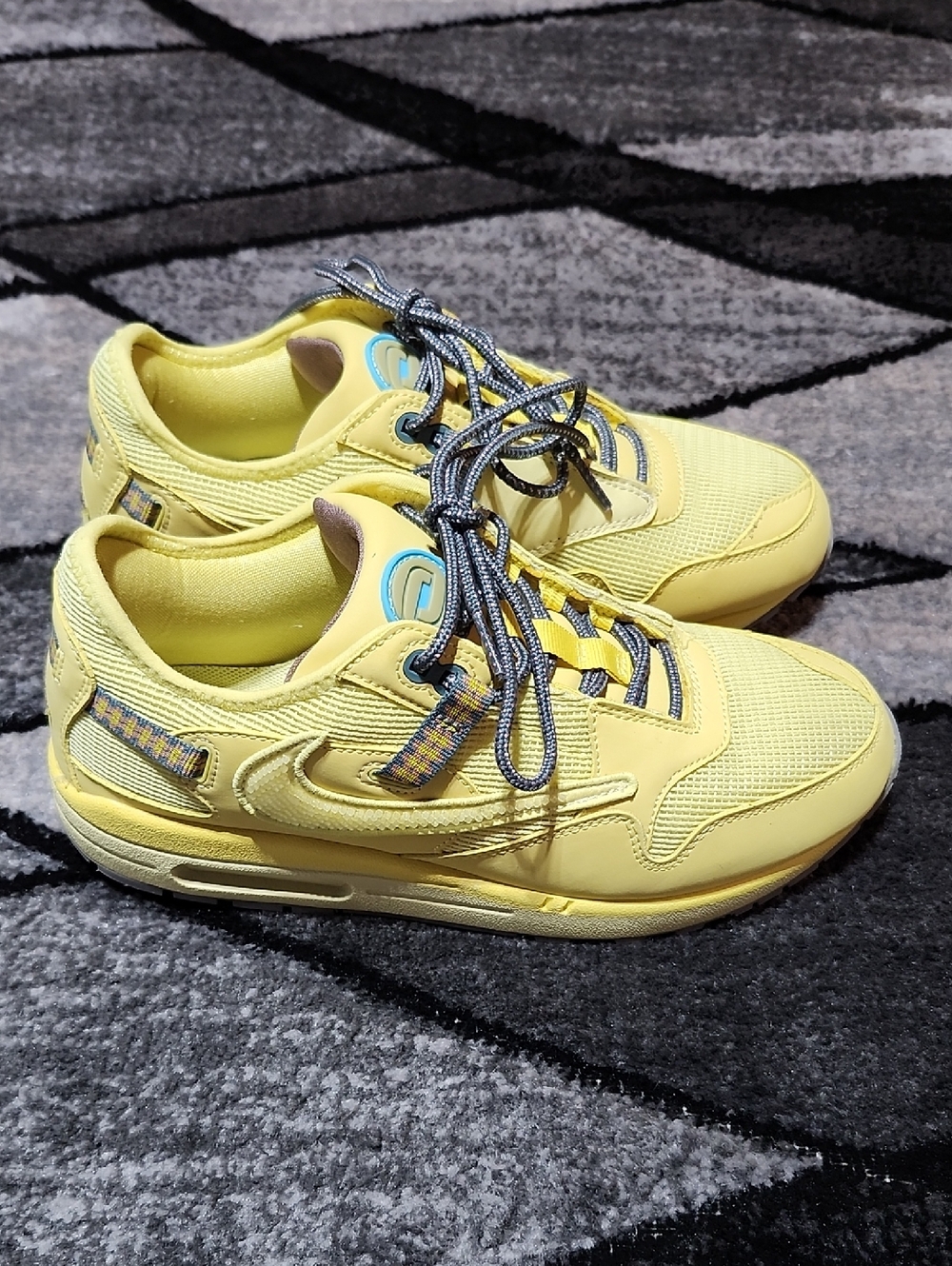NIKE AIR MAX 1 TRAVIS SCOTT CACTUS JACK LIMITED COLLABORATION SATURN GOLD SHOES
